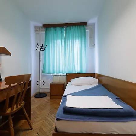 Budget Hostel *