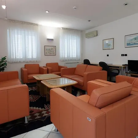 Budget Hostel *