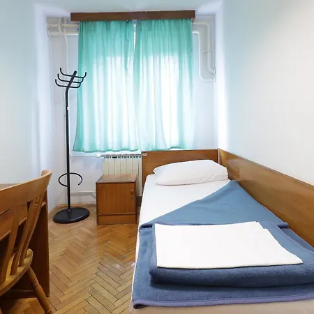 Budget Hostel *