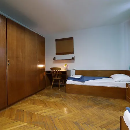 Budget Hostal *