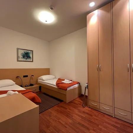 Budget Hostal *